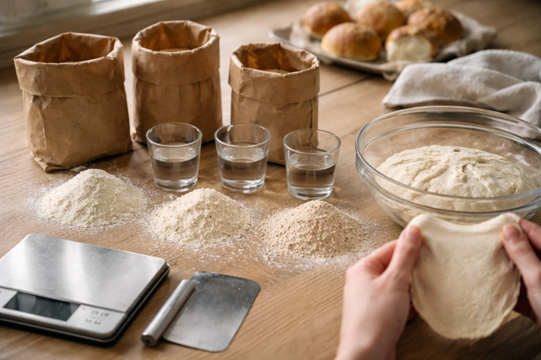 Mel-junglen gjort simpel: sådan vælger du mel til boller (og får luftige krummer uden gæt)